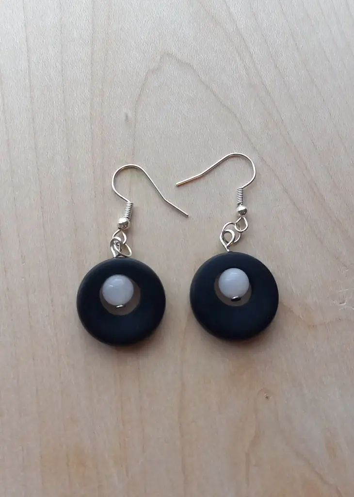 Créoles ébène du Mozambique et pierres de quartz rose     H3