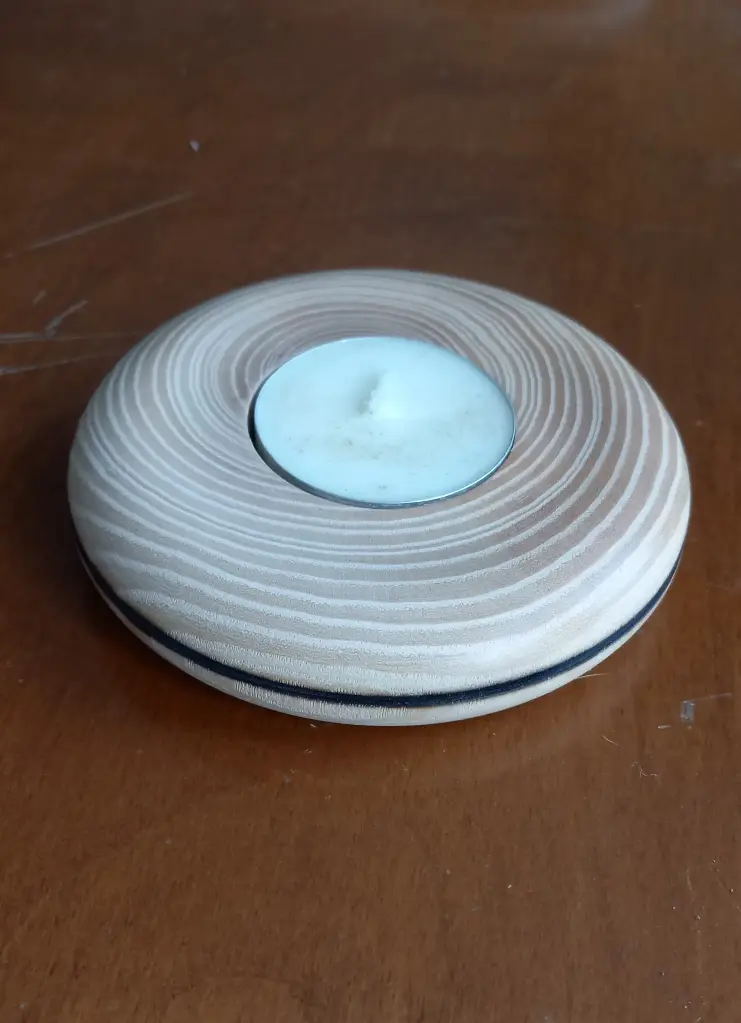 Bougeoir bois de frêne et rainure brûlée   F8