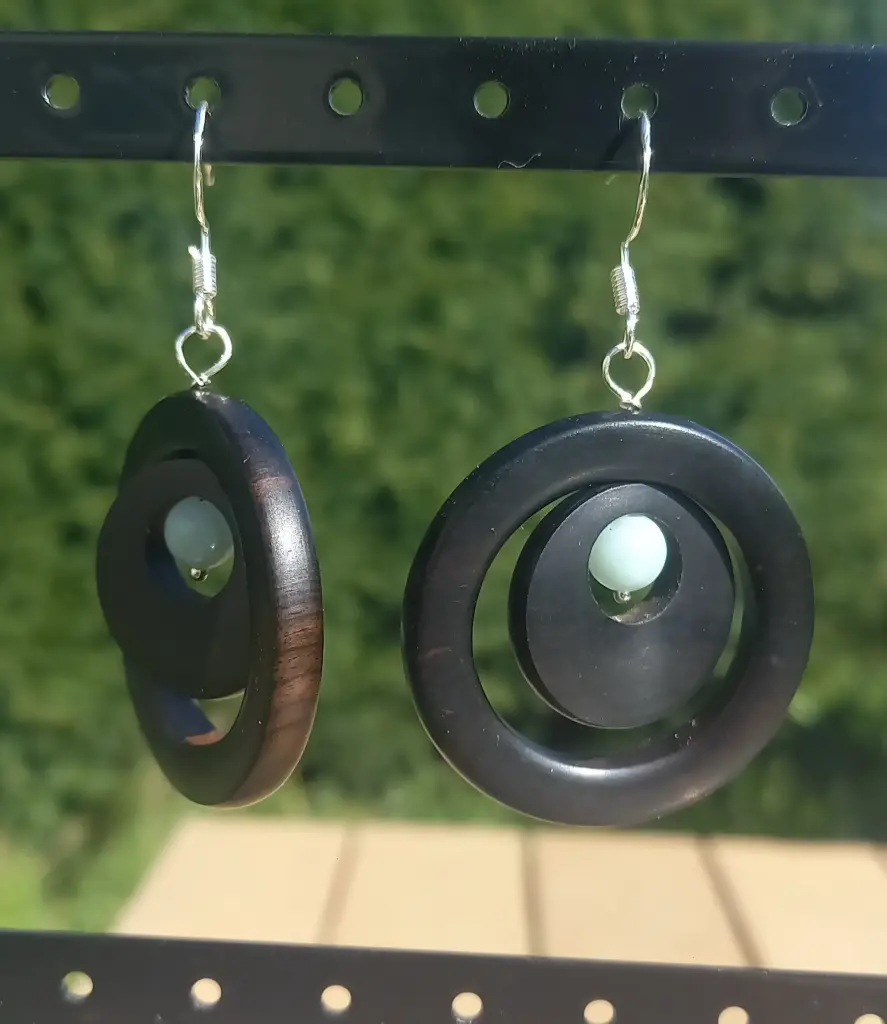 Anneaux ébène du Mozambique/créoles ébène du Mozambique et pierres de Jade N1 