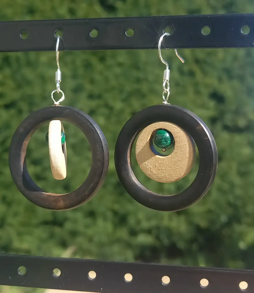 Anneaux Ebène du Mozambique/créoles Erable Sycomore et pierres de Malachite N3 