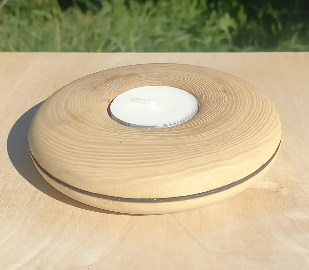 Bougeoir bois de frêne et rainures brûlées   F12