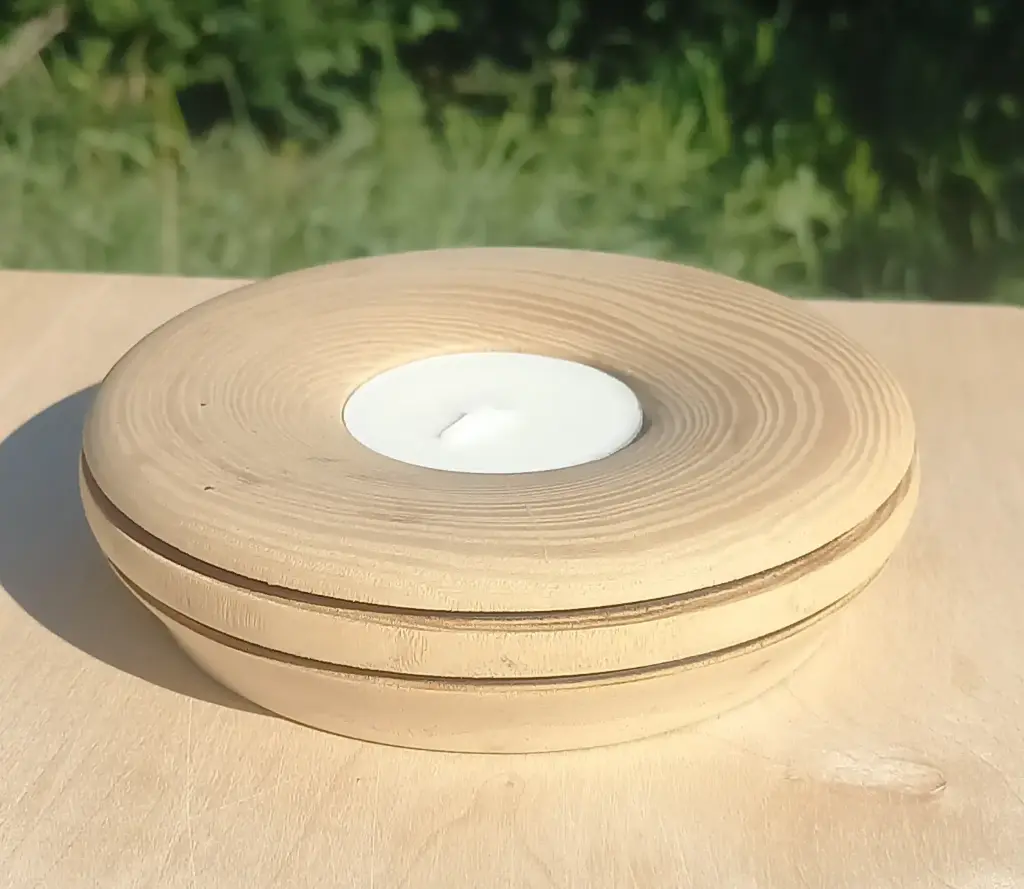 Bougeoir bois de frêne et rainures brûlées   F13