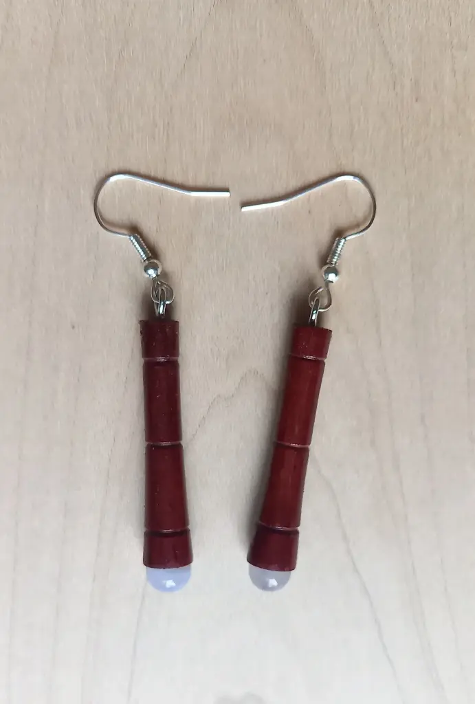 Bâtonnets bois rouge et pierres de calcédoine bleue    A5