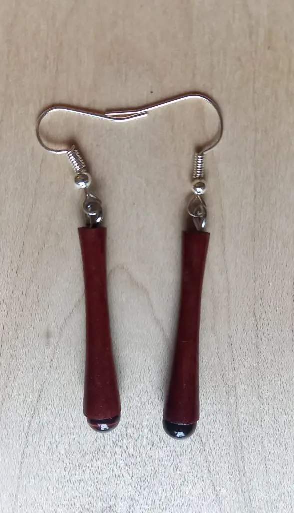 Bâtonnets bois rouge et pierres d'oeil de taureau    C4