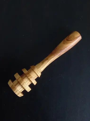 Cuillère à miel olivier     D14