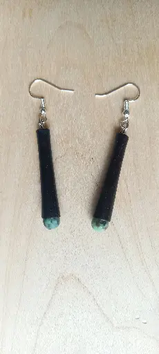 Bâtonnets ébène du Gabon et pierres de turquoise d'Afrique     C18