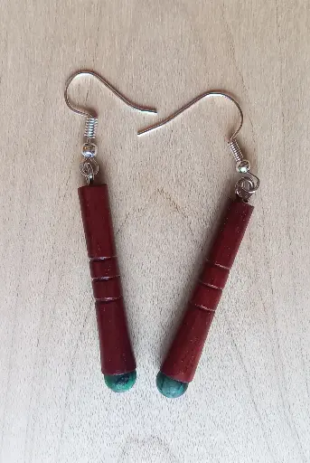 Bâtonnets bois rouge et pierres de turquoise d'Afrique    B2