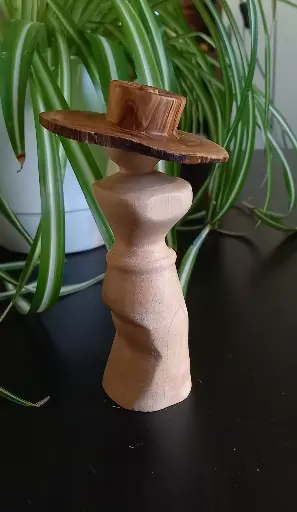 Dame au chapeau érable sycomore/olivier    F6